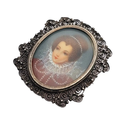 Broche victoriano con miniatura pintada a mano y filigrana de plata esterlina.