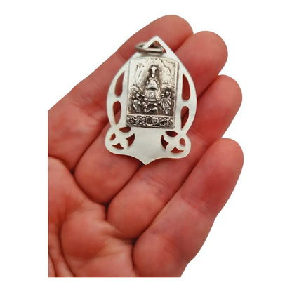 Medalla religiosa modernista en plata y nácar de nuestra señora