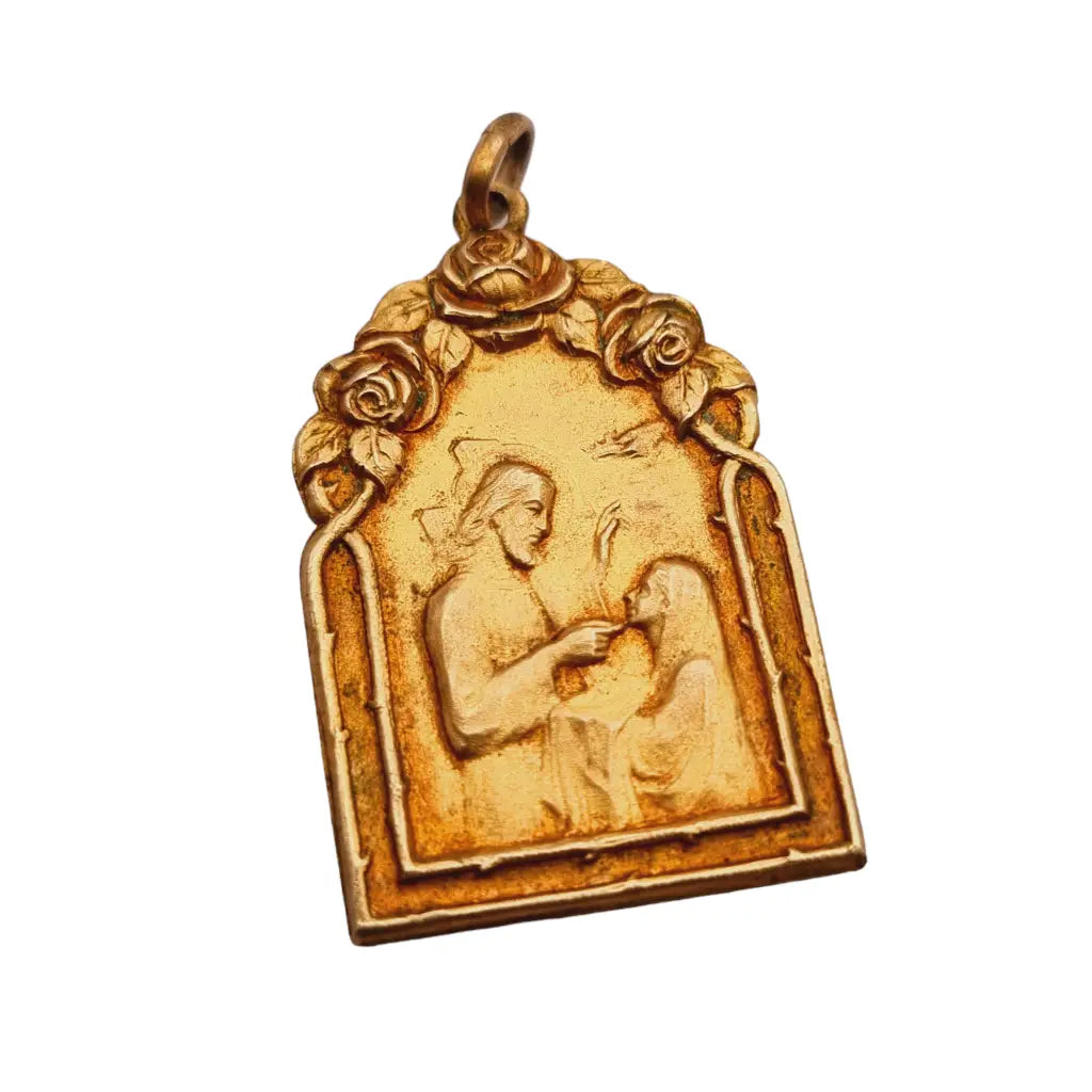 Antiguo colgante religioso art nouveau dorado con flores 1930 regalo católico.