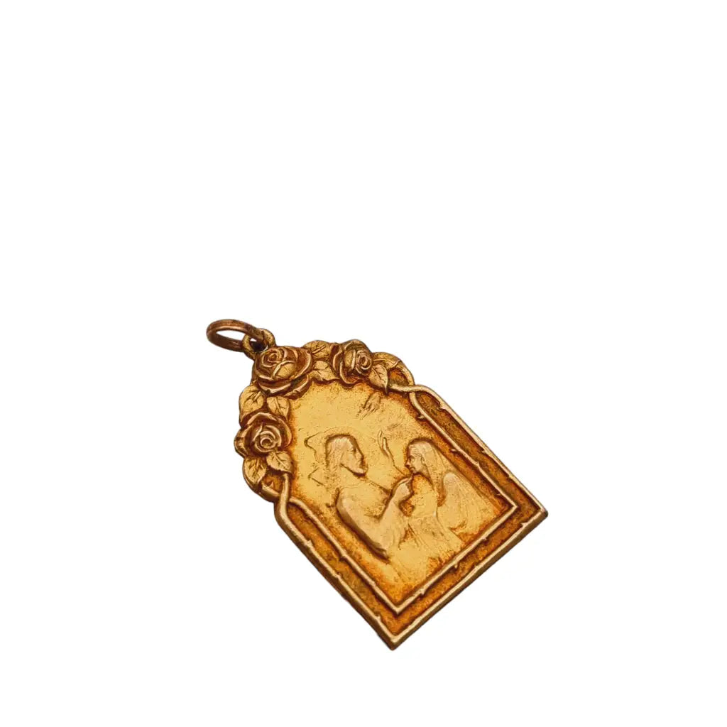 Antiguo colgante religioso art nouveau dorado con flores 1930 regalo católico.