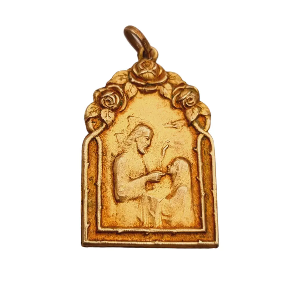 Antiguo colgante religioso art nouveau dorado con flores 1930 regalo católico.