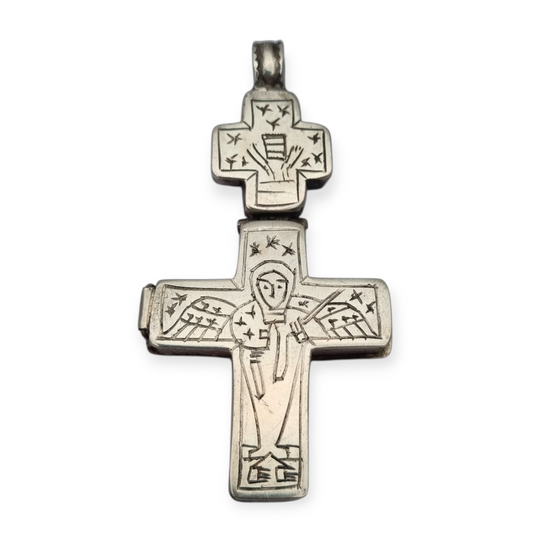 Cruz relicario estilo bizantino antigua de plata grabada, escenas religiosas.