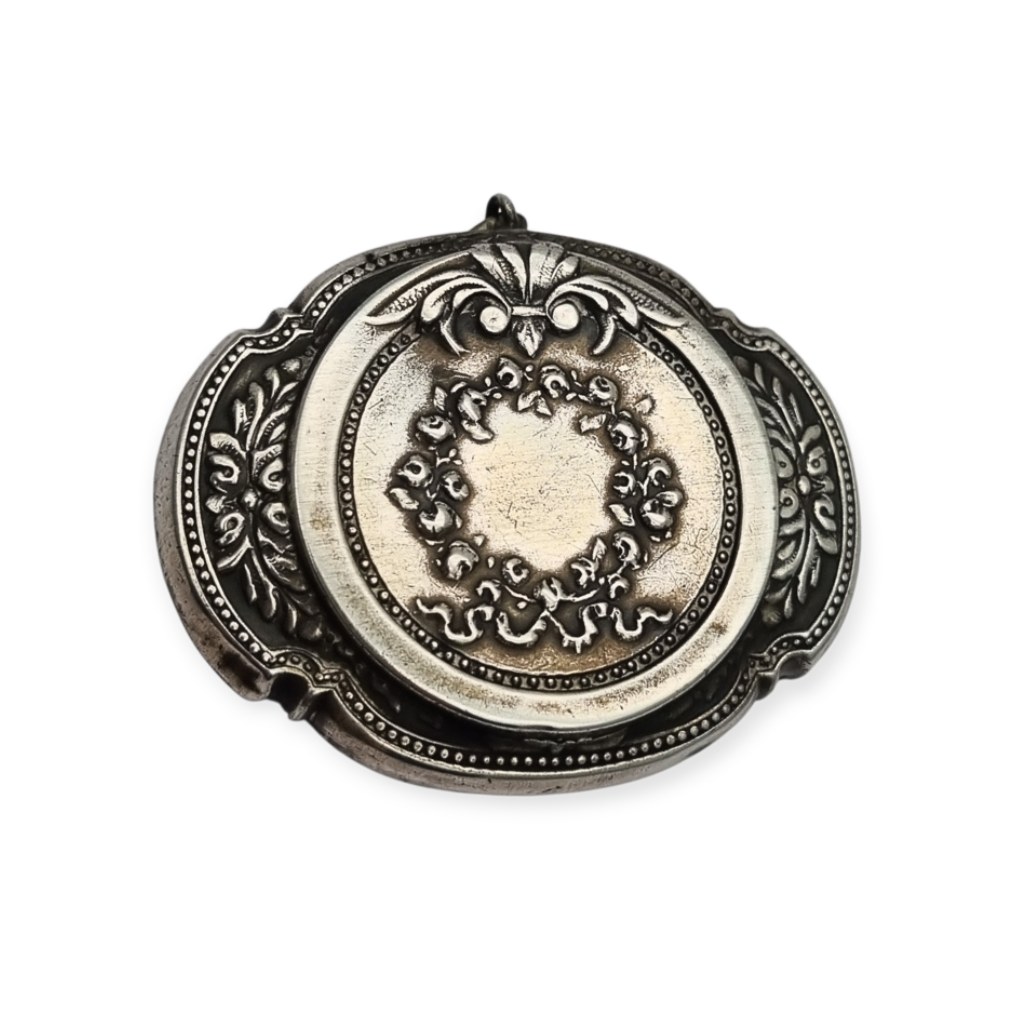 Antique Art Nouveau silver chatelaine powder compact with interior mirror, floral design, circa 1920.