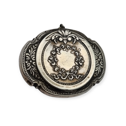 Antique Art Nouveau silver chatelaine powder compact with interior mirror, floral design, circa 1920.