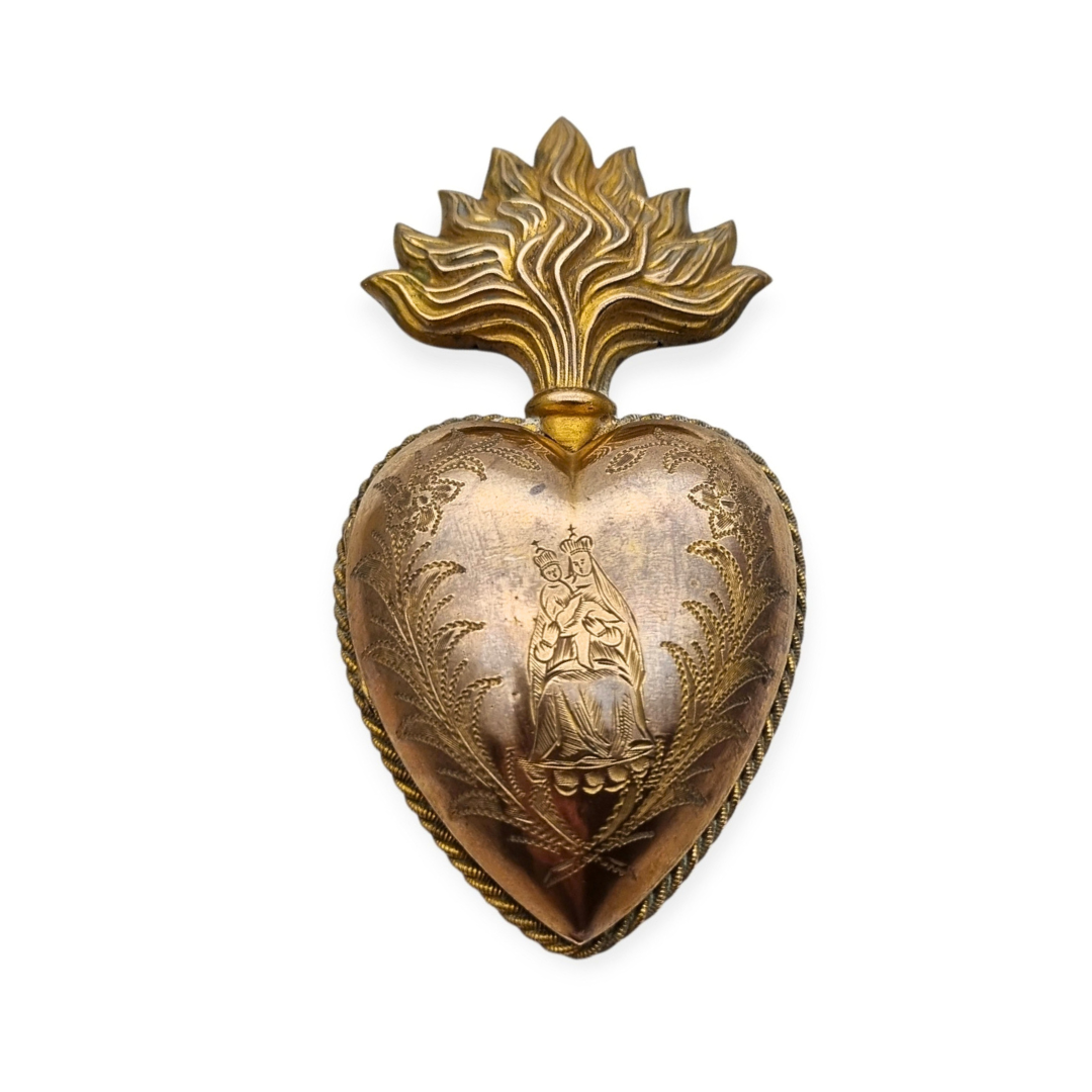 Exvoto mariano antiguo, corazón dorado de devoción, Francia probable, siglo XIX