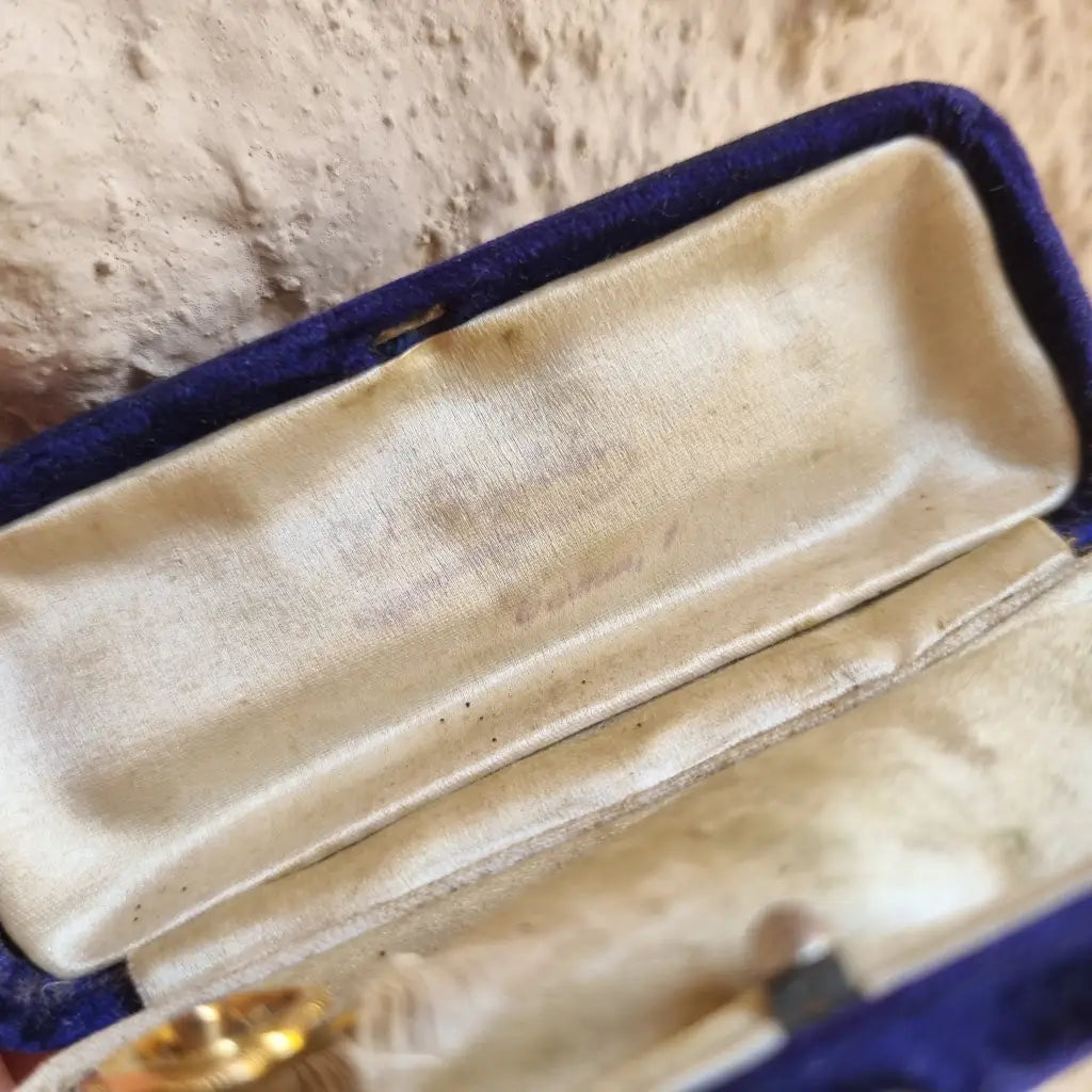 Alfiler victoriano de oro 9 k circa 1900 joyas antiguas en su caja