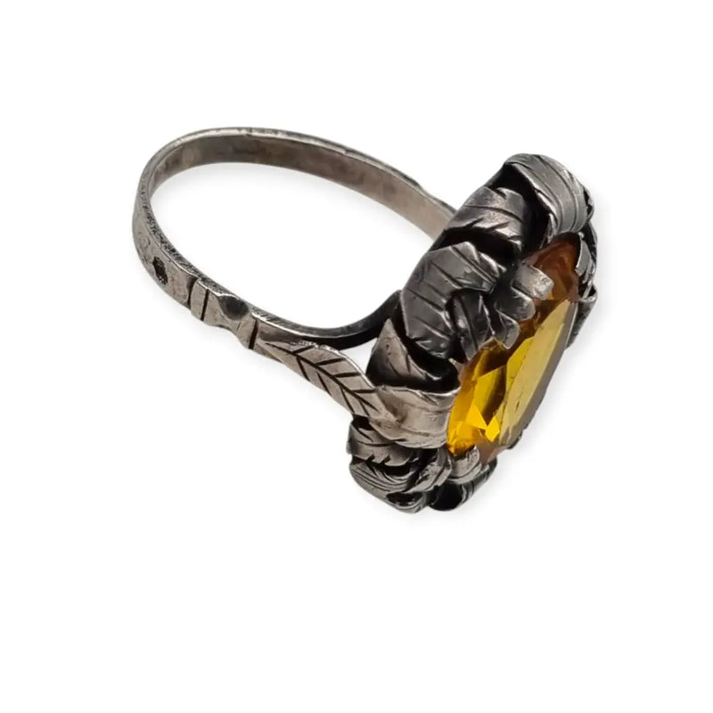 Anillo Art Decó en plata con cristal amarillo y talla 20, circa 1930