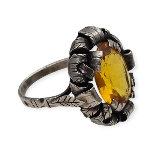 Anillo Art Decó en plata con cristal amarillo y talla 20, circa 1930