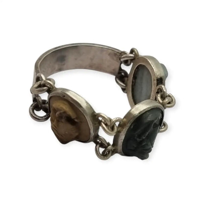 Anillo antiguo en plata con tres camafeos de lava volcánica tallada perfiles