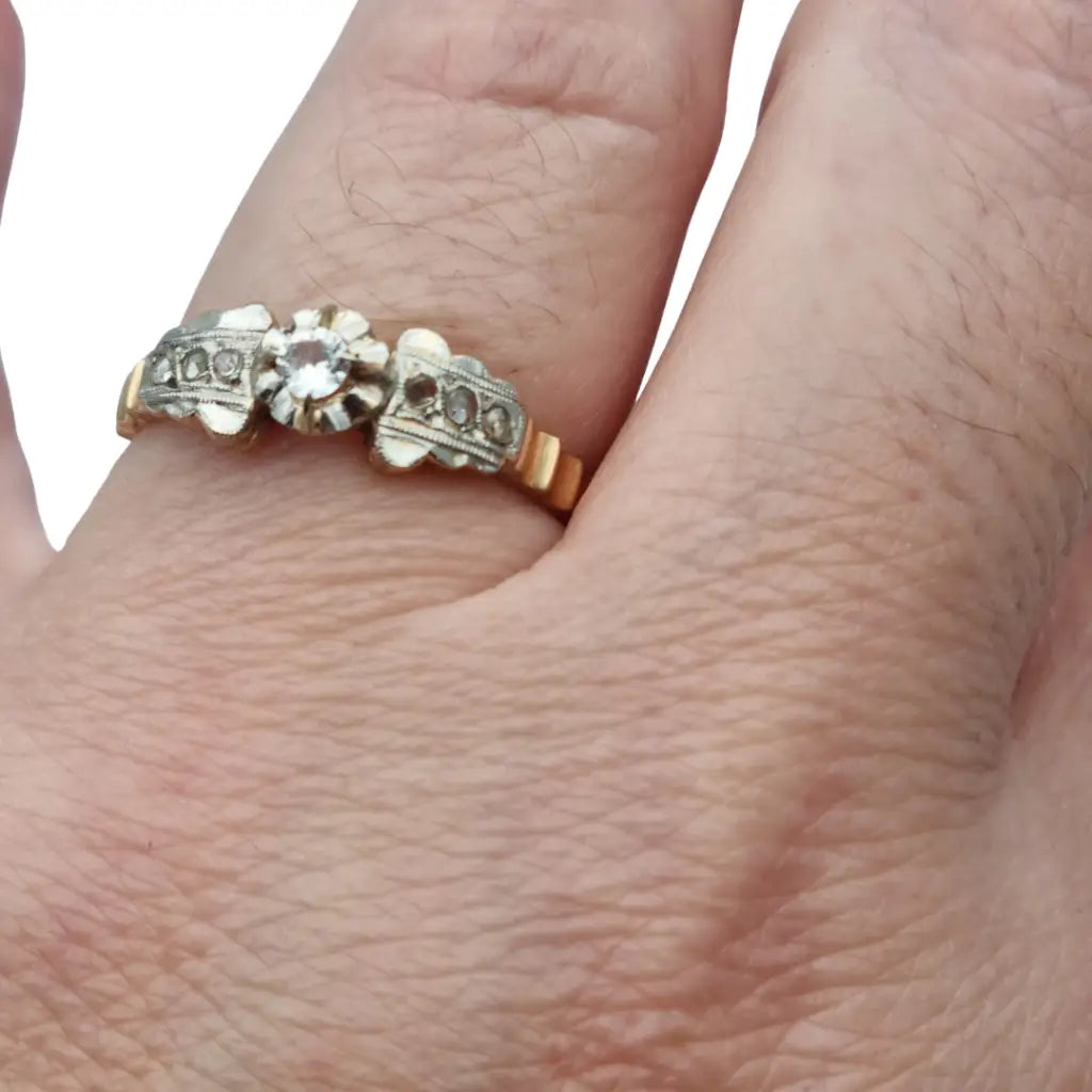 Anillo de oro art déco. 18 kt. Circa 1930. Talla 9 1/2