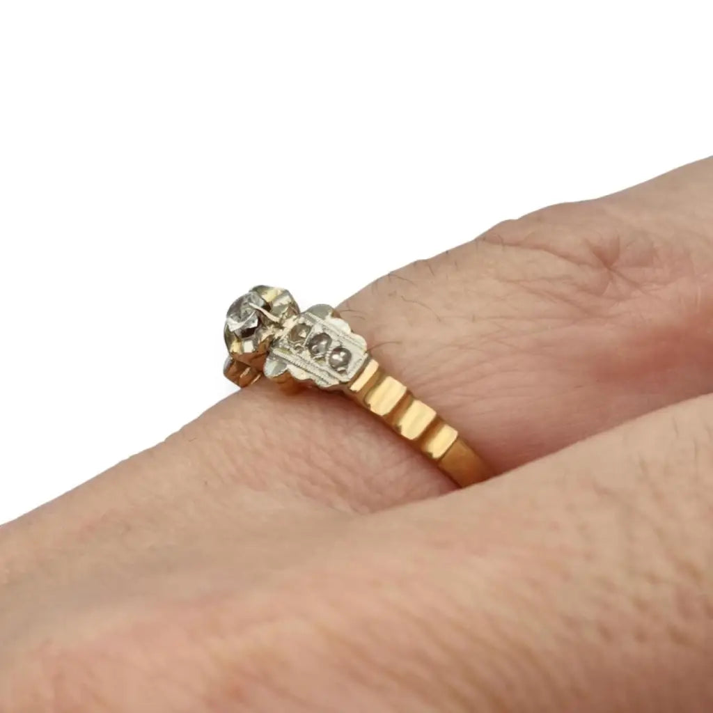 Anillo de oro art déco. 18 kt. Circa 1930. Talla 9 1/2