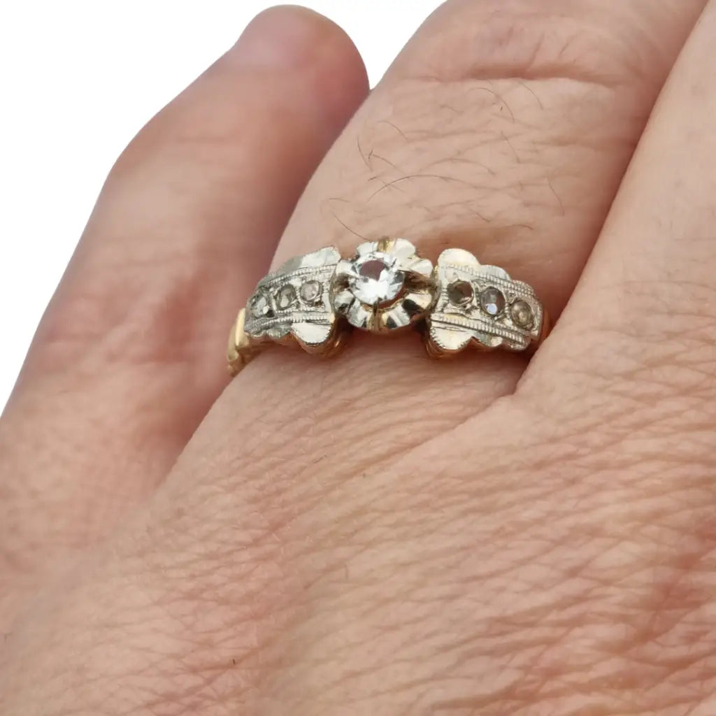 Anillo de oro art déco. 18 kt. Circa 1930. Talla 9 1/2