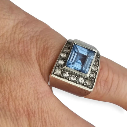 Anillo Art Déco de Plata con Topacio Azul y Zafiros Blancos Circa 1940-50.