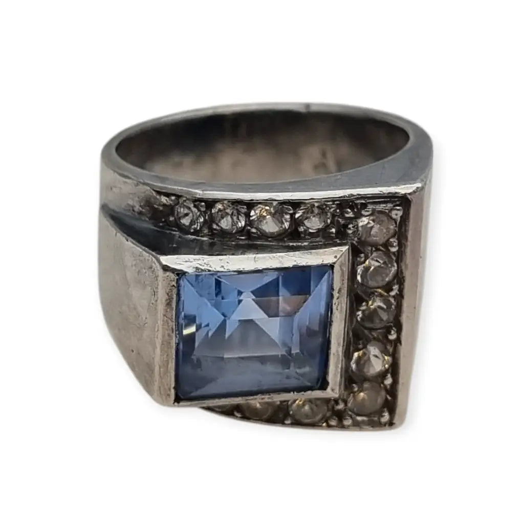 Anillo Art Déco de Plata con Topacio Azul y Zafiros Blancos Circa 1940-50.