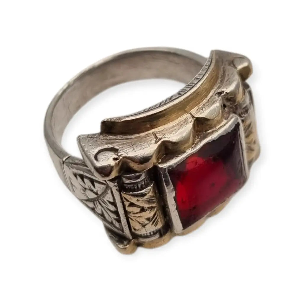 Anillo art déco de plata con vistas doradas y granate imitación décadas