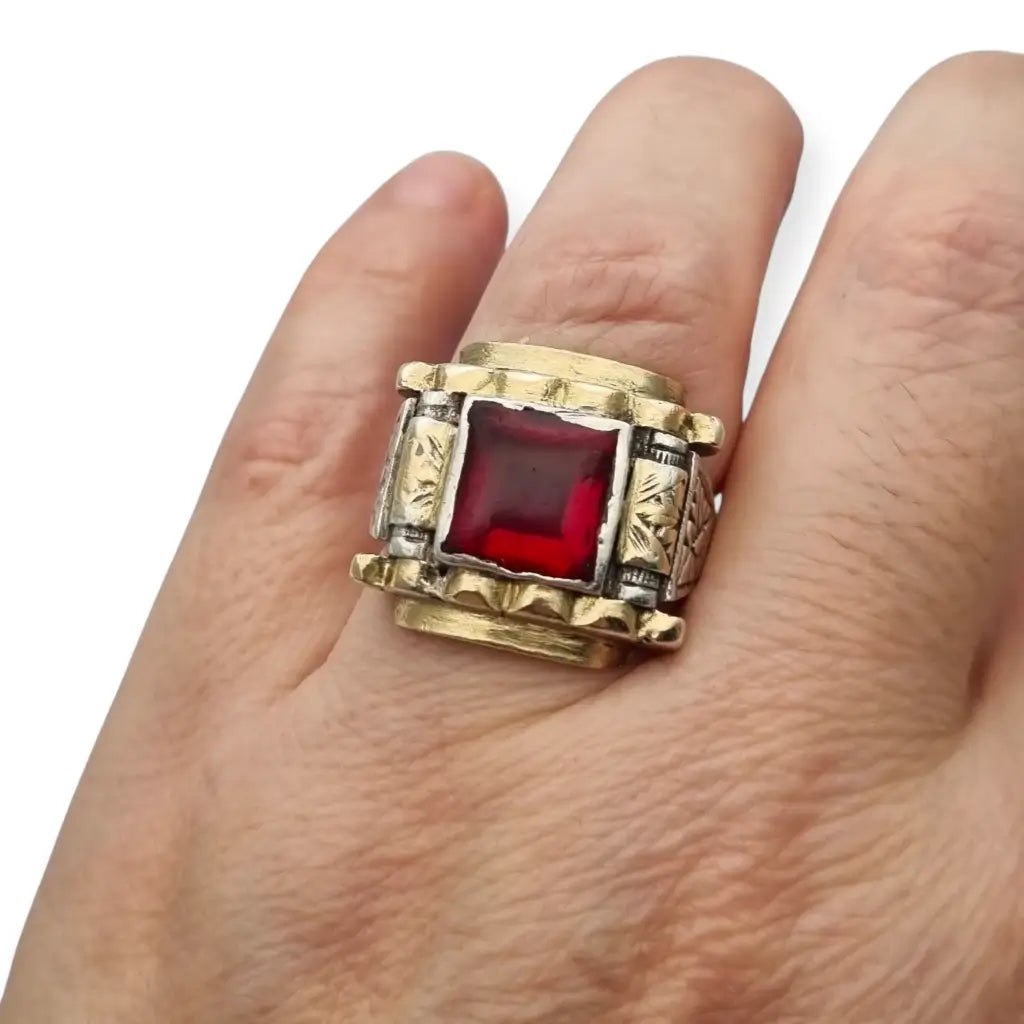 Anillo art déco de plata con vistas doradas y granate imitación décadas