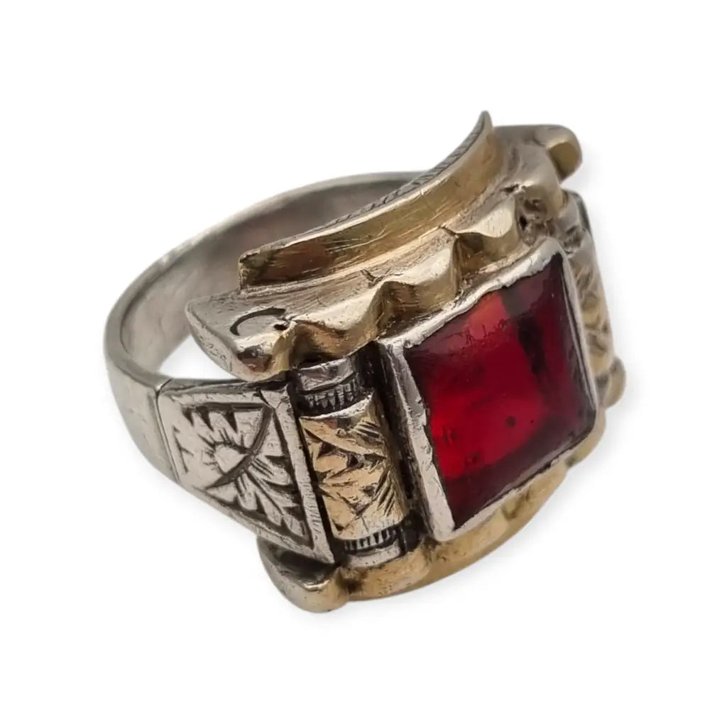 Anillo art déco de plata con vistas doradas y granate imitación décadas