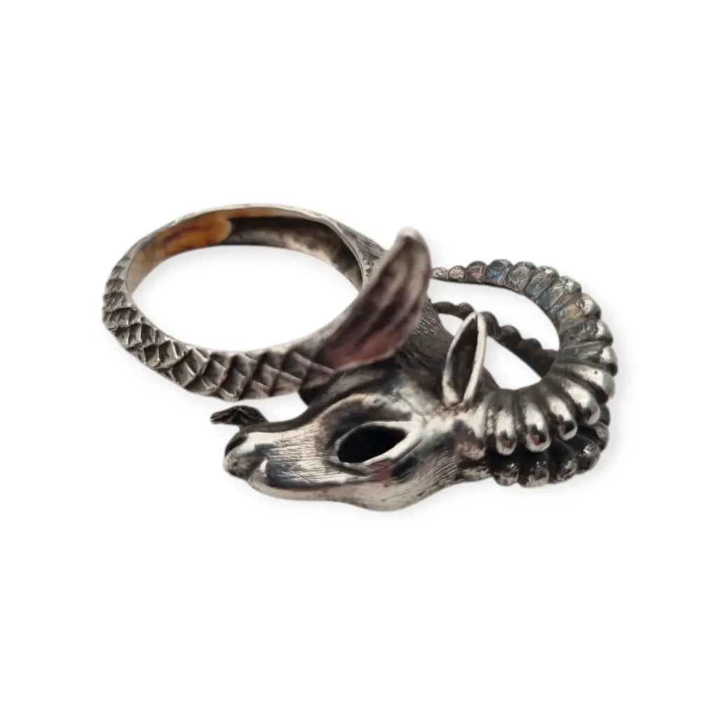 Anillo cabeza cabra y cola pez en plata 916 Capricornio estilo tribal zodiacal