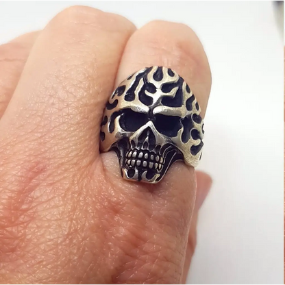 Anillo de calavera en plata ley para hombre talla 10 USA.