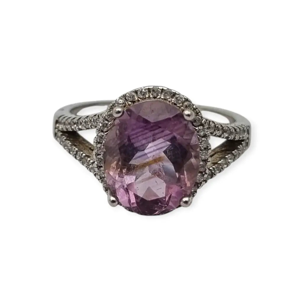 Anillo cóctel de plata 925 con amatista ovalada y halo circonitas diseño
