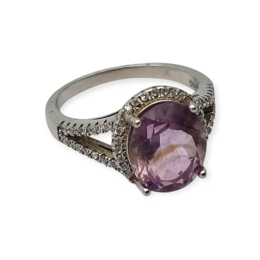 Anillo cóctel de plata 925 con amatista ovalada y halo circonitas diseño