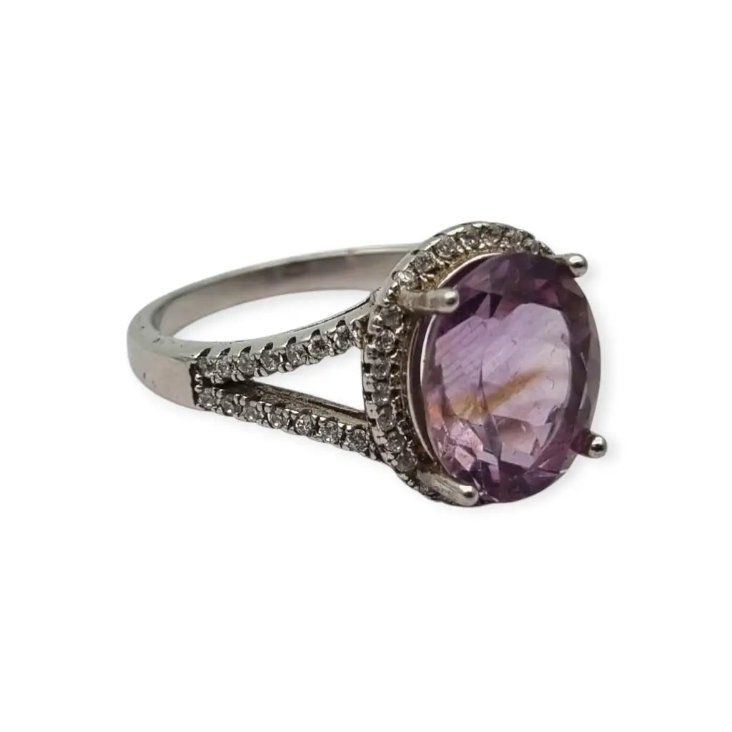 Anillo cóctel de plata 925 con amatista ovalada y halo circonitas diseño