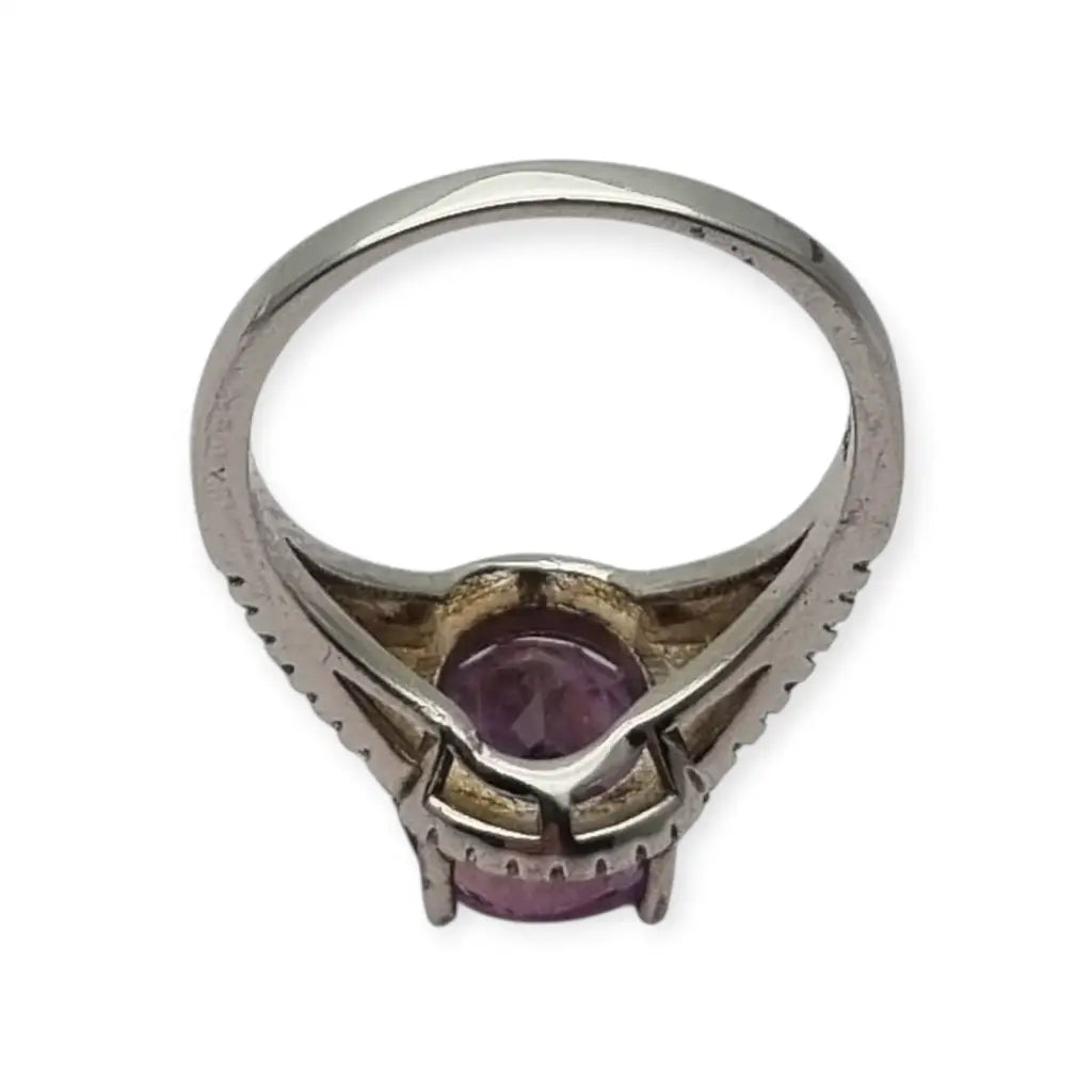 Anillo cóctel de plata 925 con amatista ovalada y halo circonitas diseño