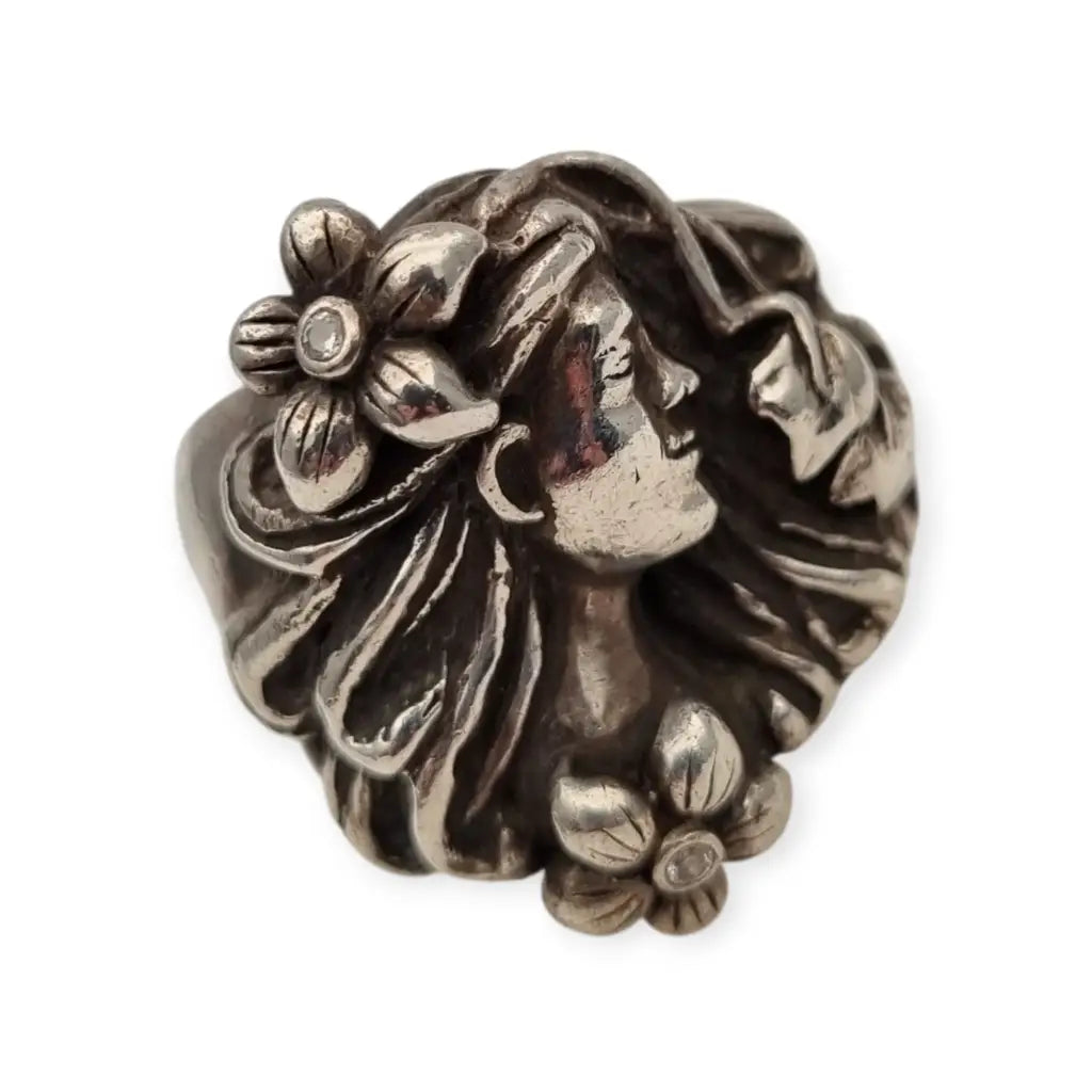 Anillo estilo Art Nouveau en plata 925 con figura femenina floral relieve