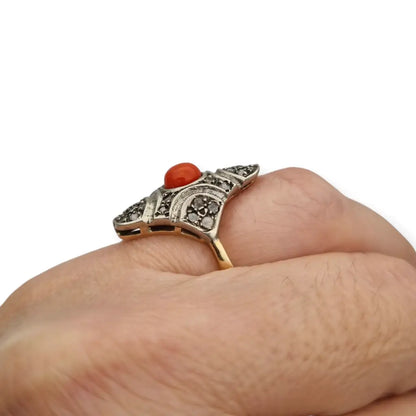 Anillo lanzadera de coral rojo y diamantes en oro 9k plata joyería art deco