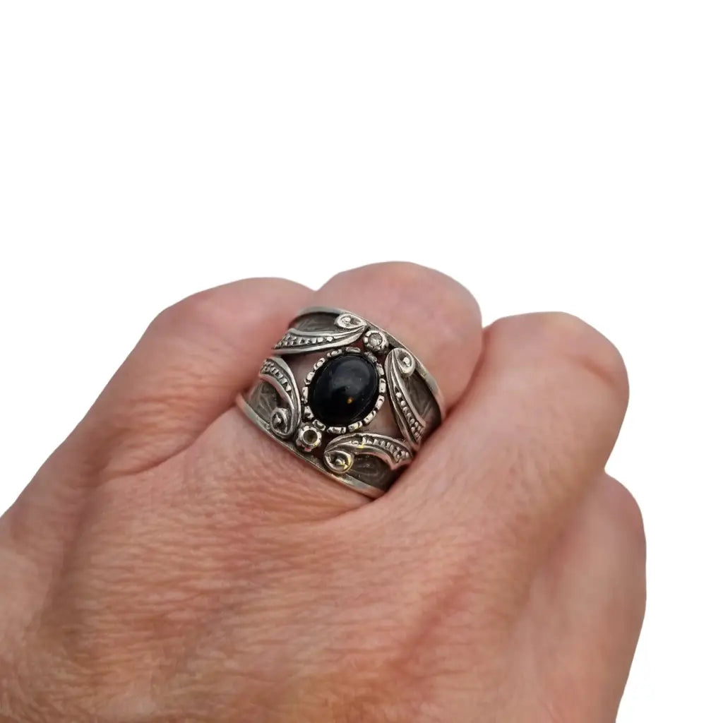 Anillo negro plata de ley estilo victoriano joyería tradicional nostálgica