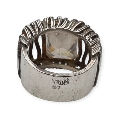 Anillo plata 925 de diseño Magnolia estilo rejilla con piedra rectangular.