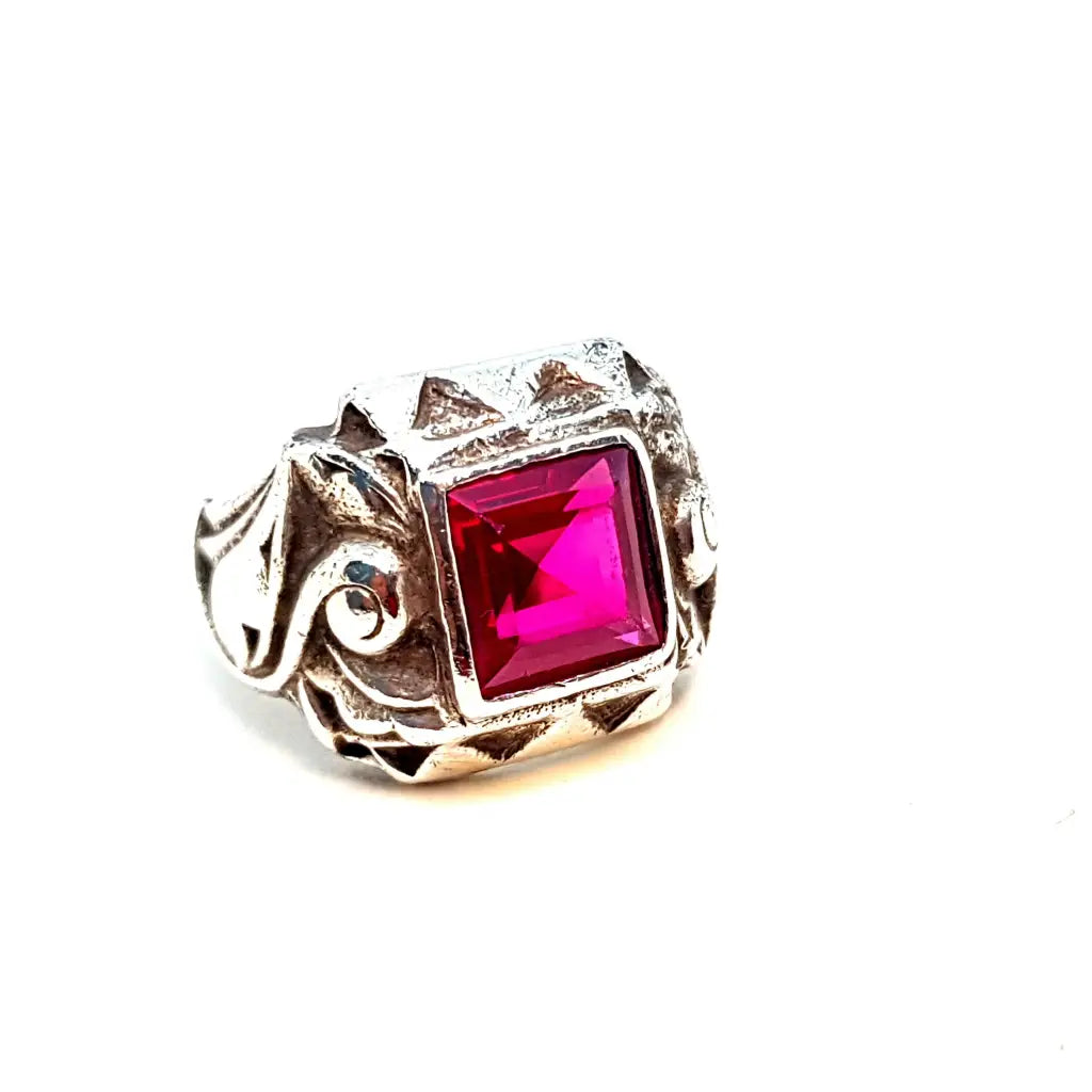Anillo art déco de plata y símil rubí Circa 1940. Joyas antiguas vintage.