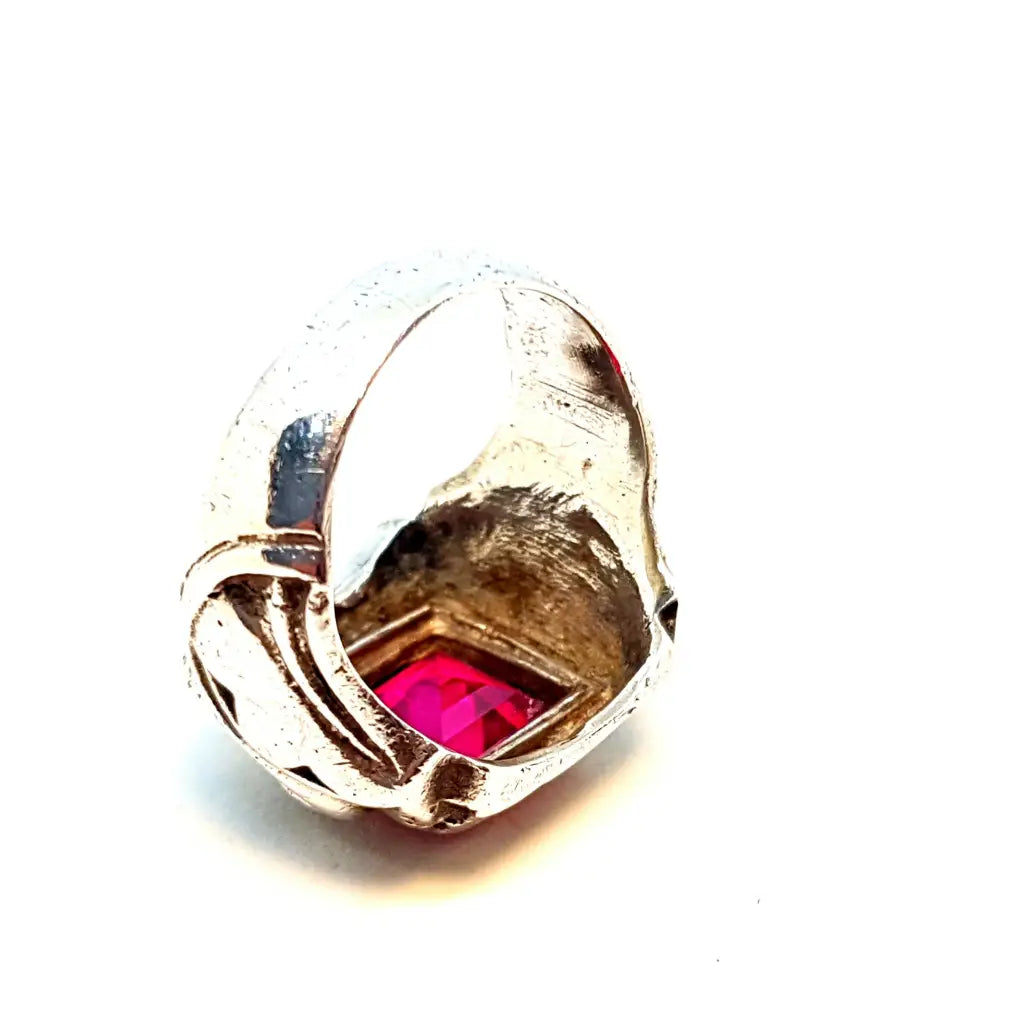 Anillo art déco de plata y símil rubí Circa 1940. Joyas antiguas vintage.