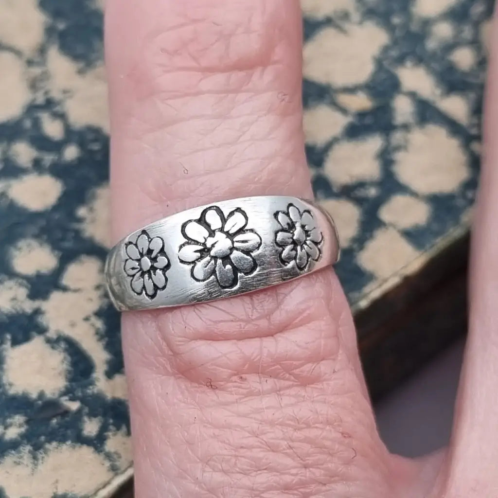 Anillo de plata vintage con flores bohemias para mujer anillo aro trabajado