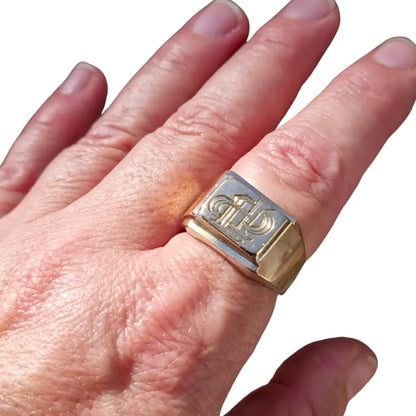 Anillo tipo sello Art Decó tardío en plata con vistas doradas y monograma