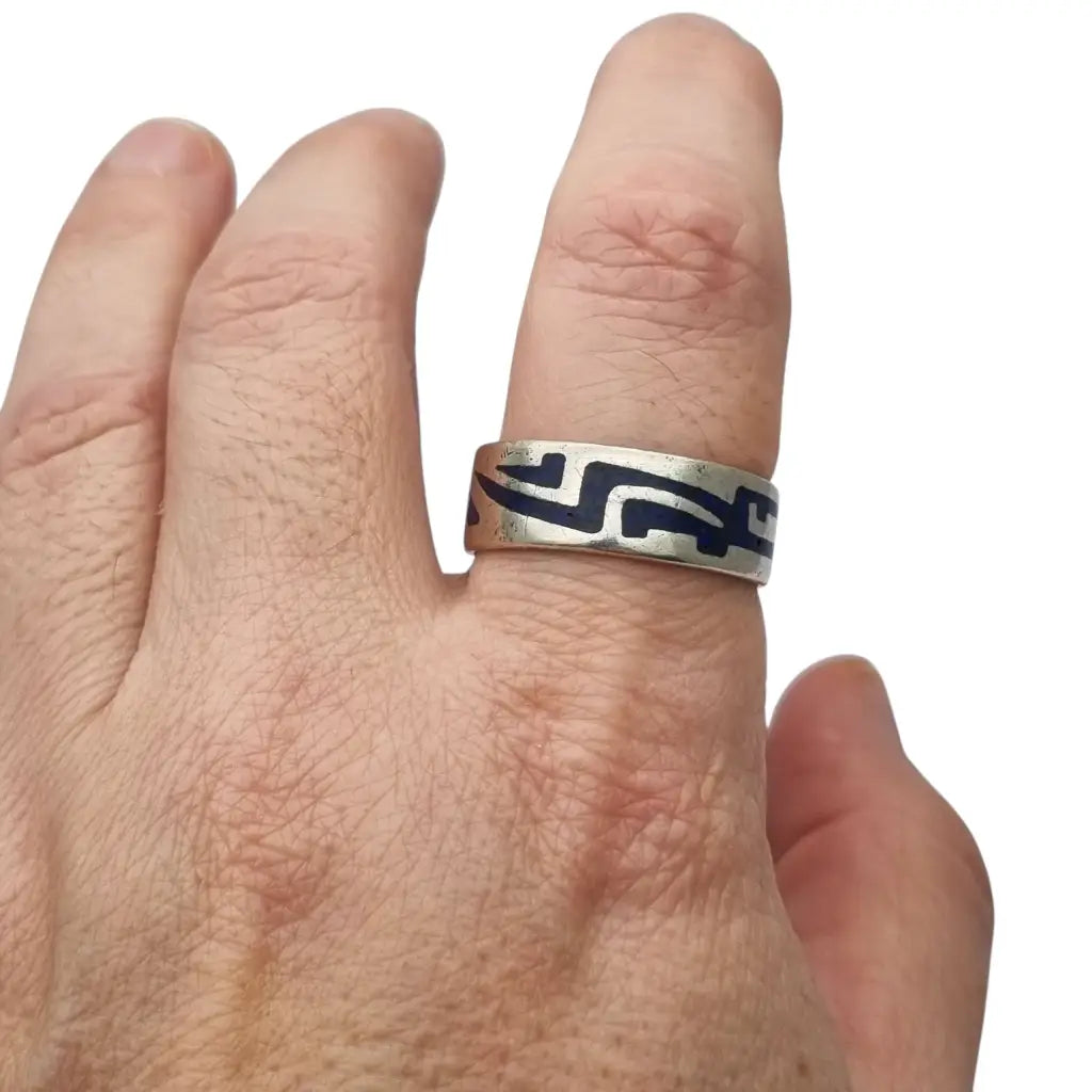 Anillo vintage de plata 925 con esmalte geométrico azul estilo retro tribal