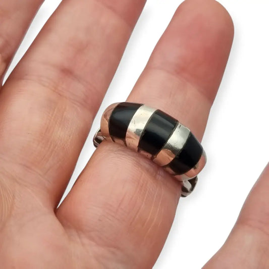 Anillo vintage de plata 925 con incrustaciones ónix negro en rayas diseño
