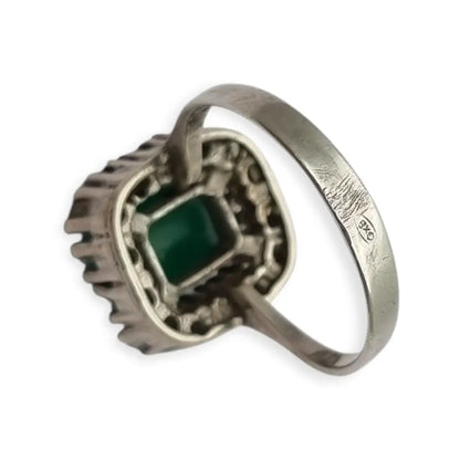 Anillo vintage plata 925 con piedra verde y orla de circonitas blanca.