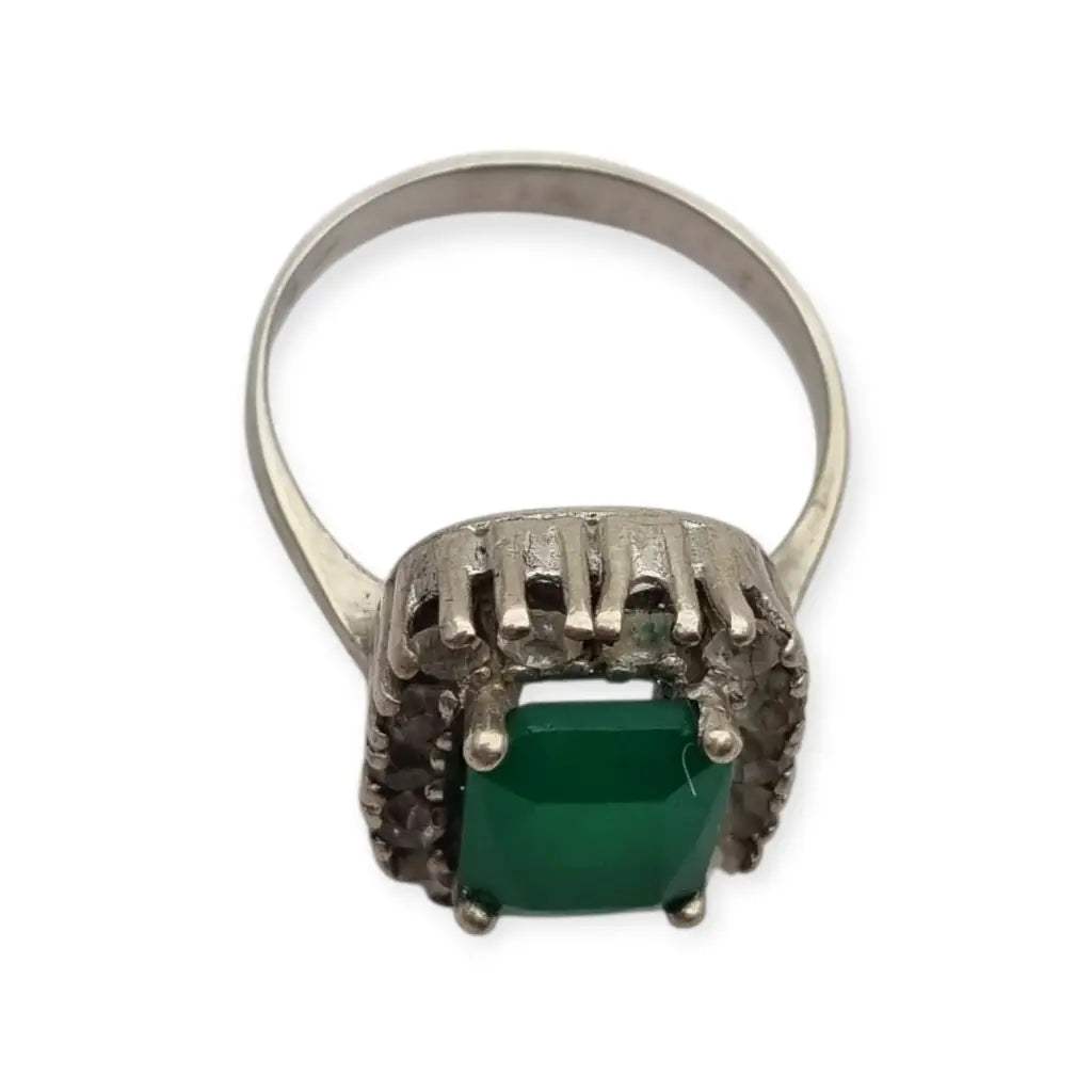 Anillo vintage plata 925 con piedra verde y orla de circonitas blanca.
