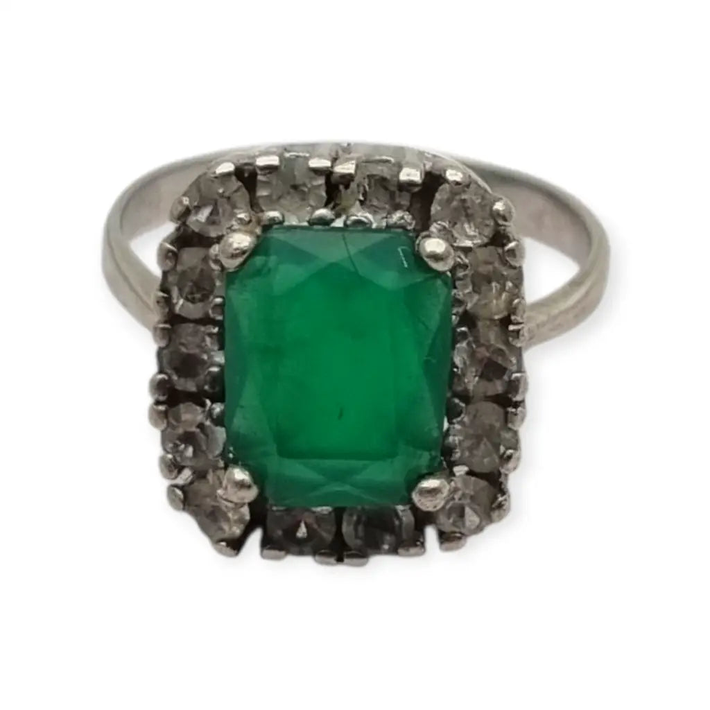 Anillo vintage plata 925 con piedra verde y orla de circonitas blanca.
