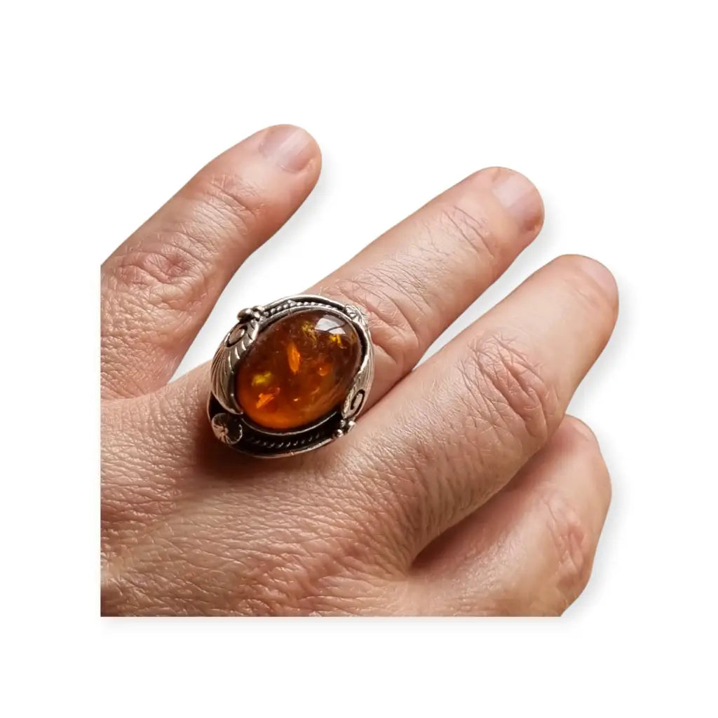 Anillo vintage de plata con ámbar ovalado estilo Art Nouveau los años 70