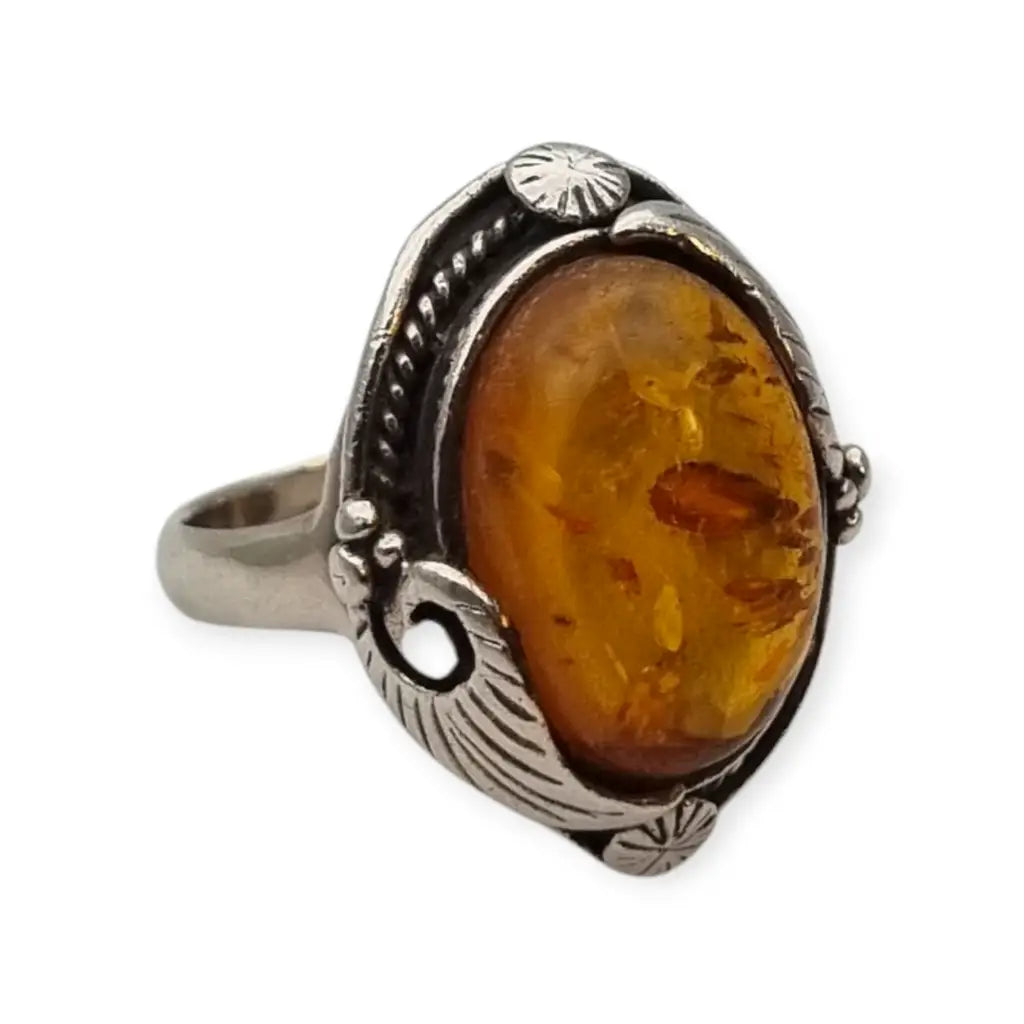 Anillo vintage de plata con ámbar ovalado estilo Art Nouveau los años 70