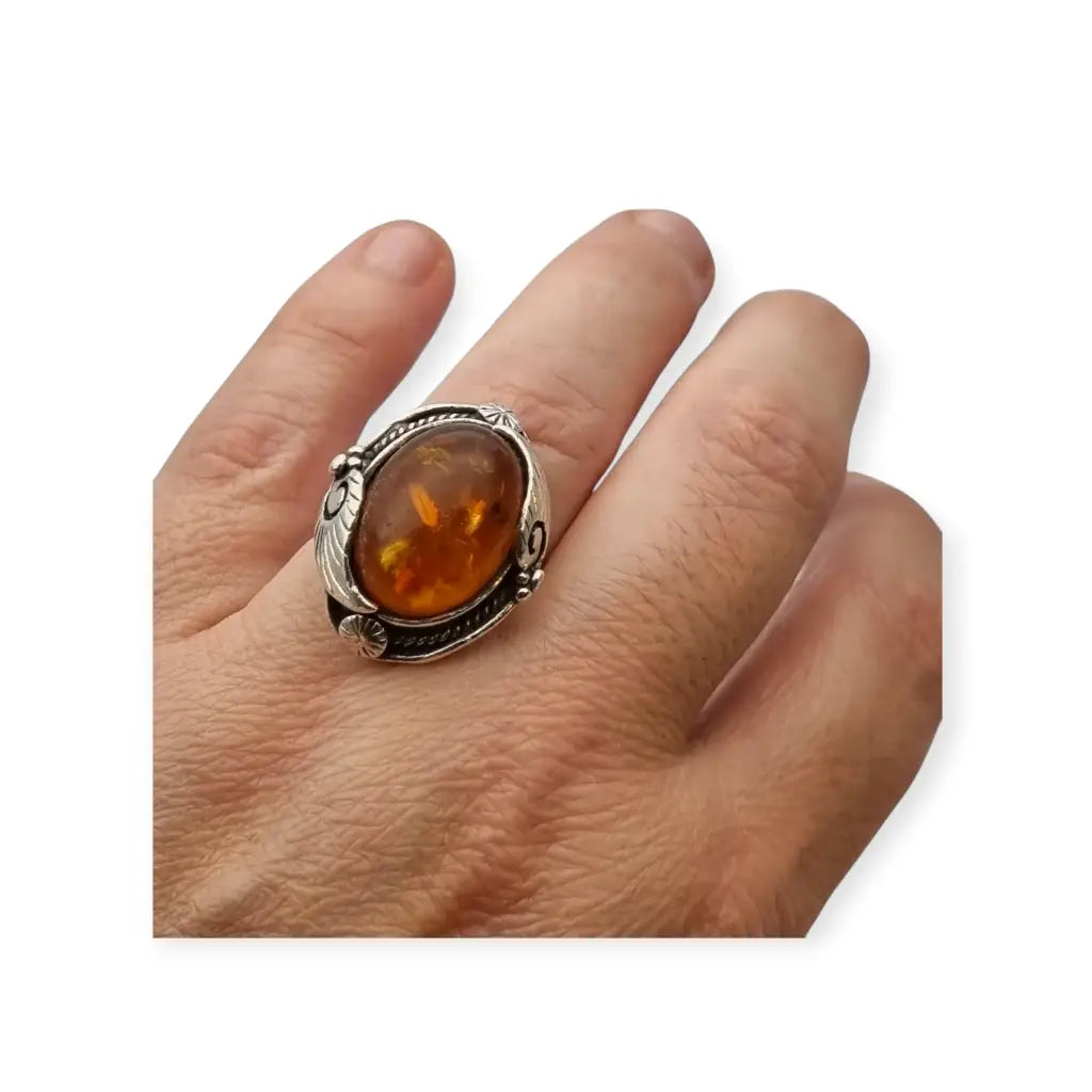 Anillo vintage de plata con ámbar ovalado estilo Art Nouveau los años 70