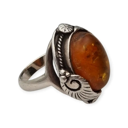 Anillo vintage de plata con ámbar ovalado estilo Art Nouveau los años 70