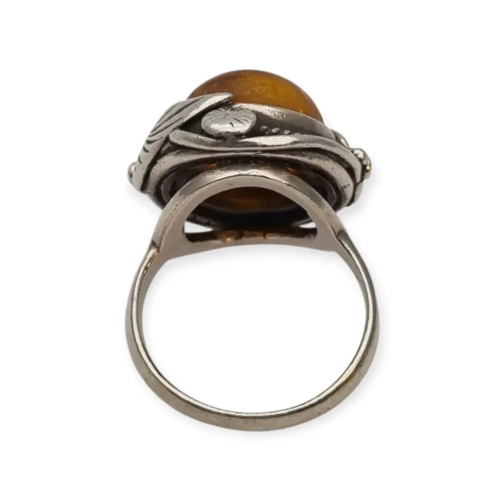 Anillo vintage de plata con ámbar ovalado estilo Art Nouveau los años 70