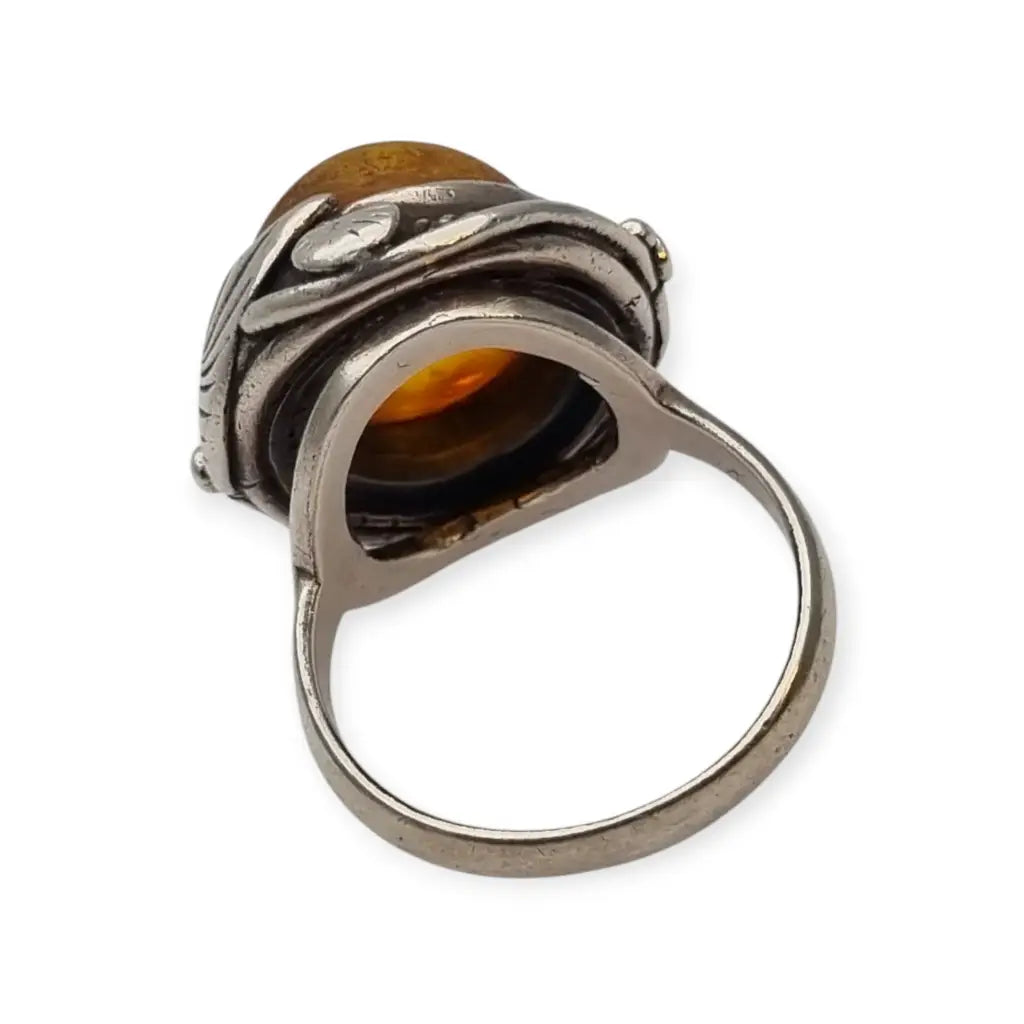 Anillo vintage de plata con ámbar ovalado estilo Art Nouveau los años 70