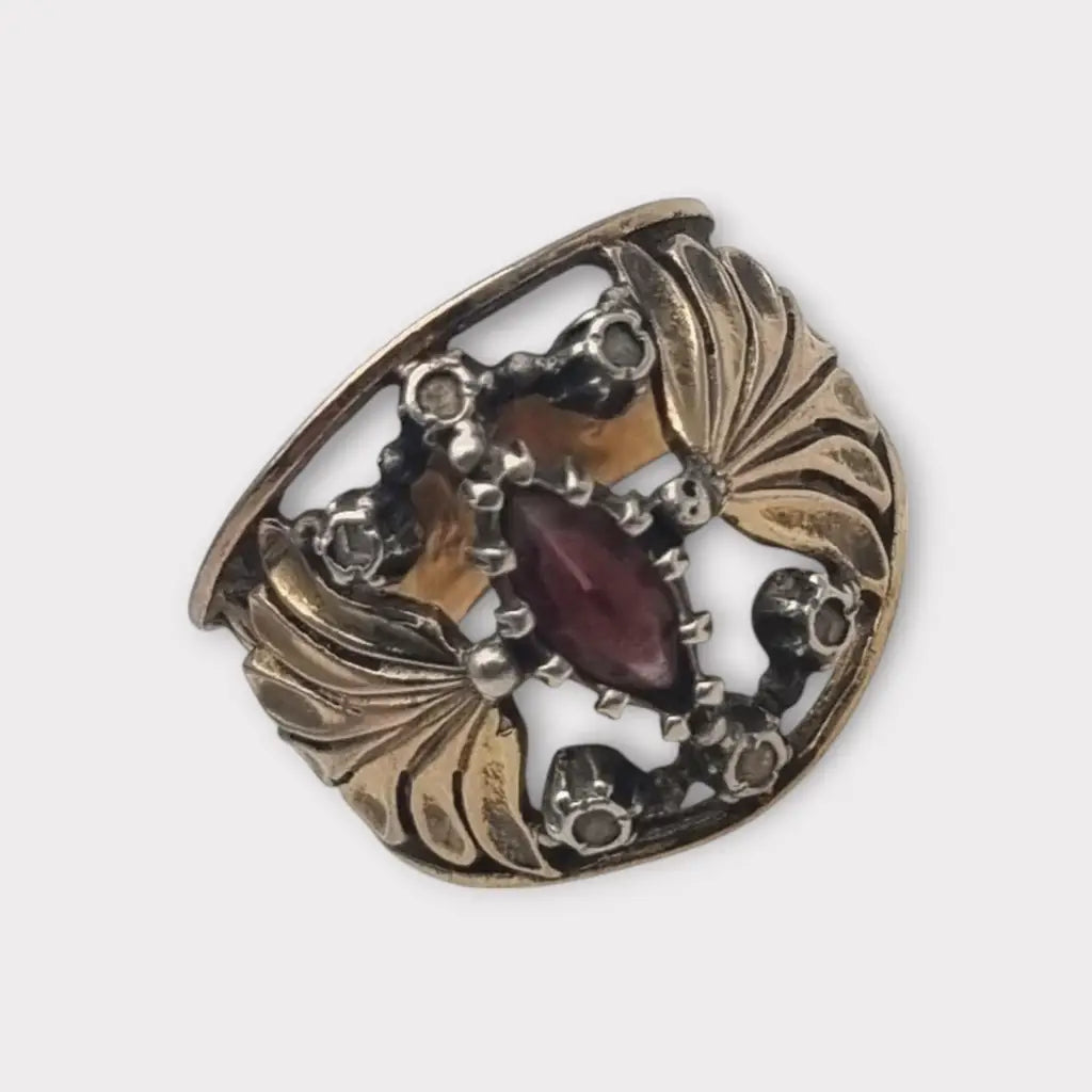 Anillo vintage en plata bañada oro con piedra lila estilo victoriano circa