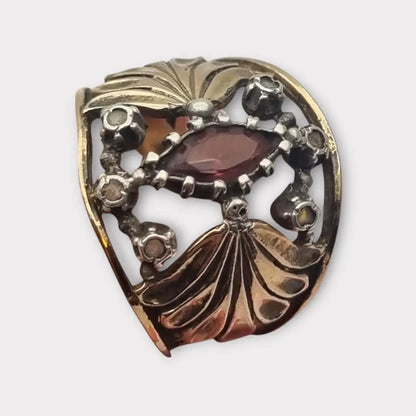 Anillo vintage en plata bañada oro con piedra lila estilo victoriano circa