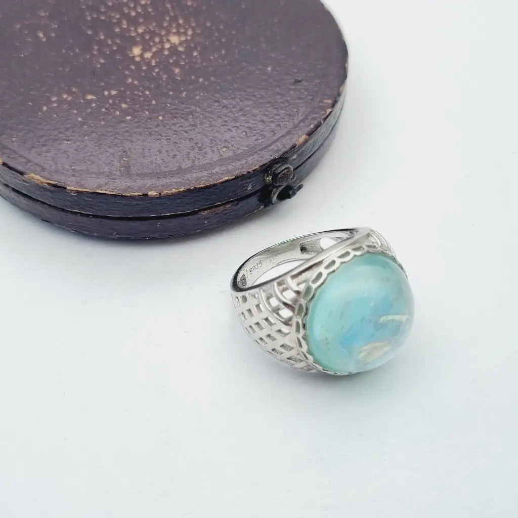 Anillo vintage de plata anillo con piedra azul. grande azul