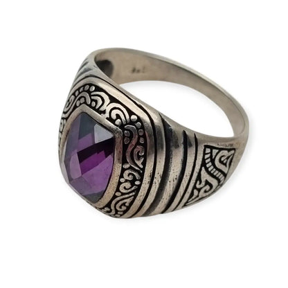 Anillo vintage de plata con piedra púrpura diseño grabado y estilo boho años